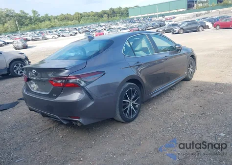2022 Toyota Camry Se z USA, uszkodzony, nr VIN 4T1G11AK2NU643849